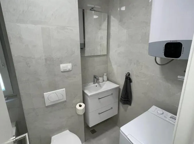 Apartment Naomi 2 *