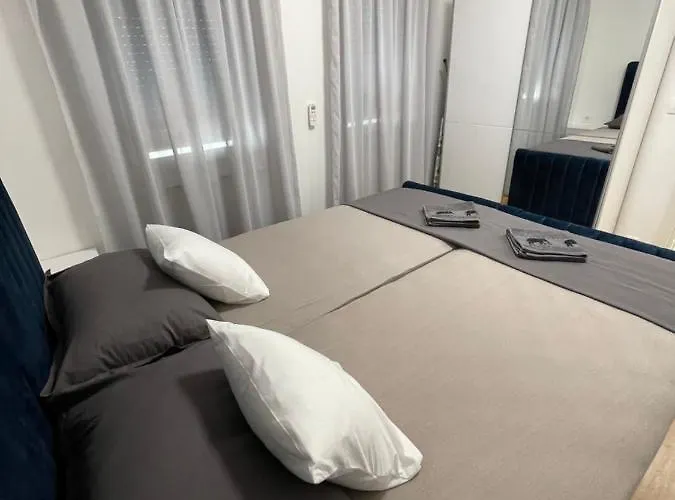 Apartament Naomi 2 *