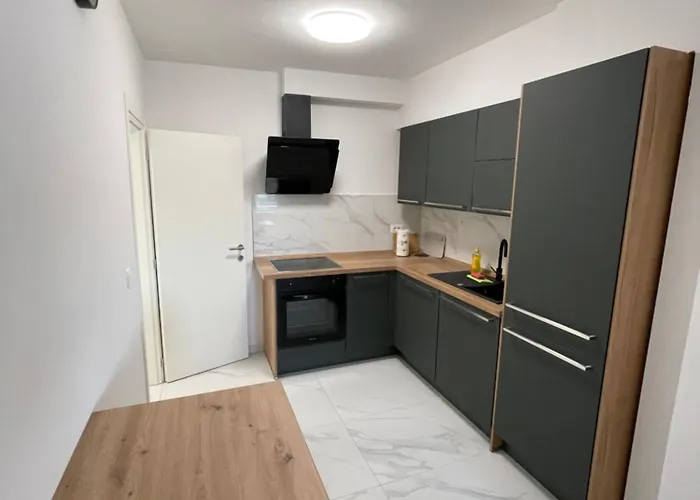 Apartament Naomi 2 *