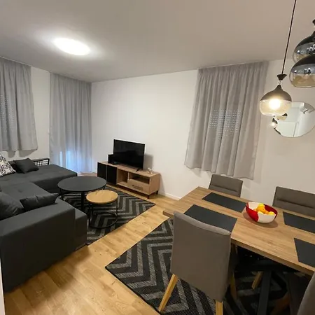 Naomi 2 스플리트