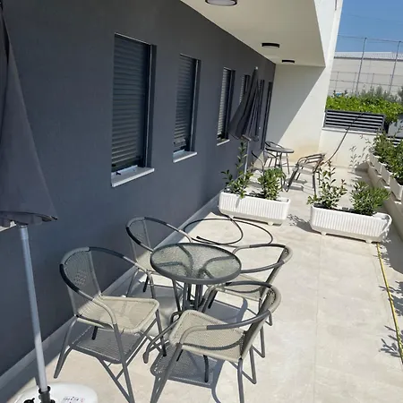 Naomi 2 스플리트