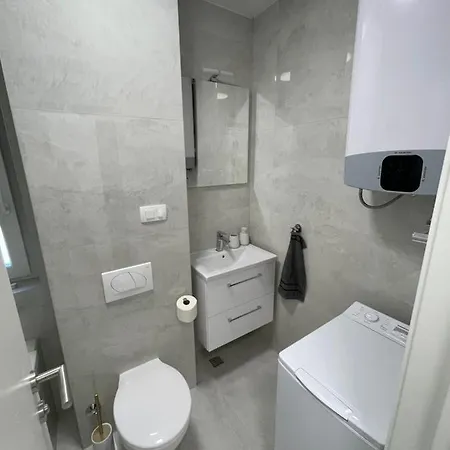 Apartman Naomi 2 *
