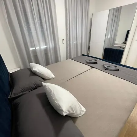 Apartman Naomi 2 *